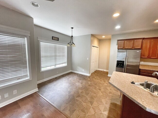 Building Photo - 1320 Vantage Ct