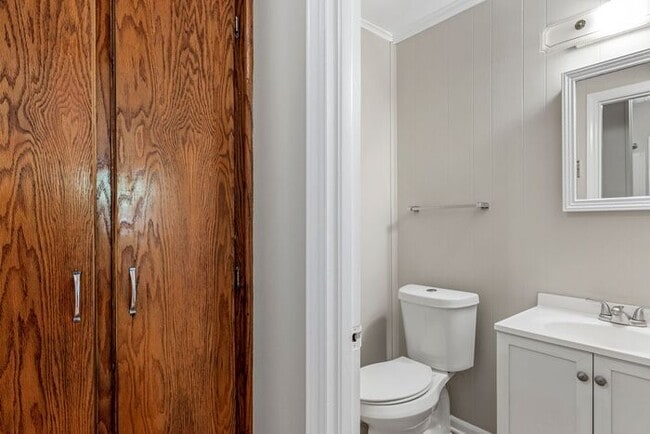 Building Photo - Large Home in Four Seasons Area, Hardwoods, Dining Room, Screed Porch, Fenced!