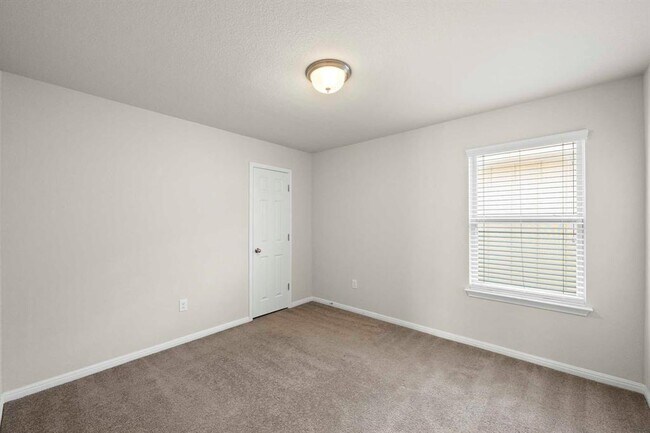 Building Photo - 383 Eagle Brook Ln