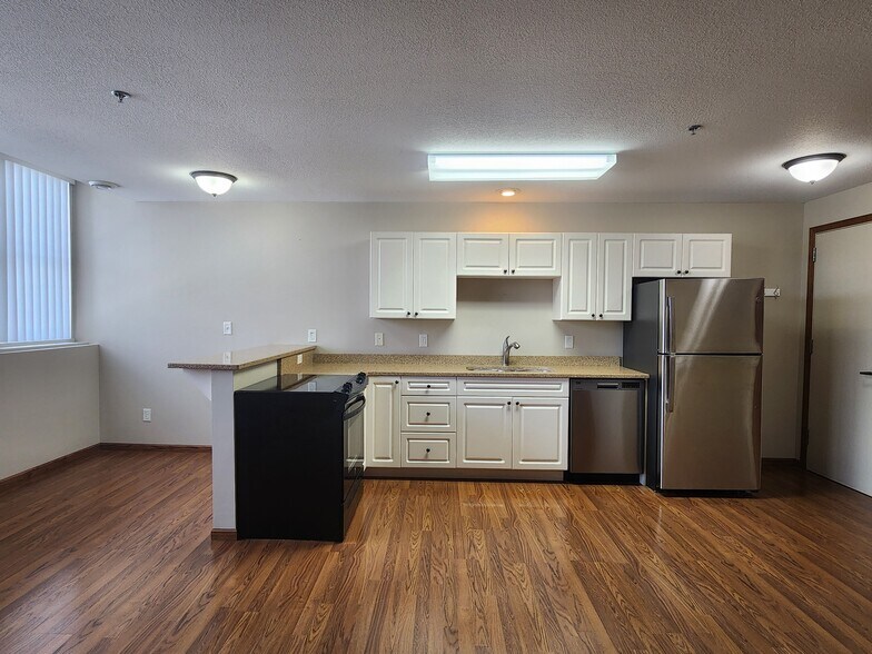 Building Photo - 35 2nd St