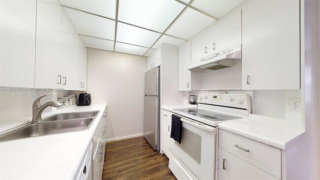 Building Photo - 4047 Rexford A