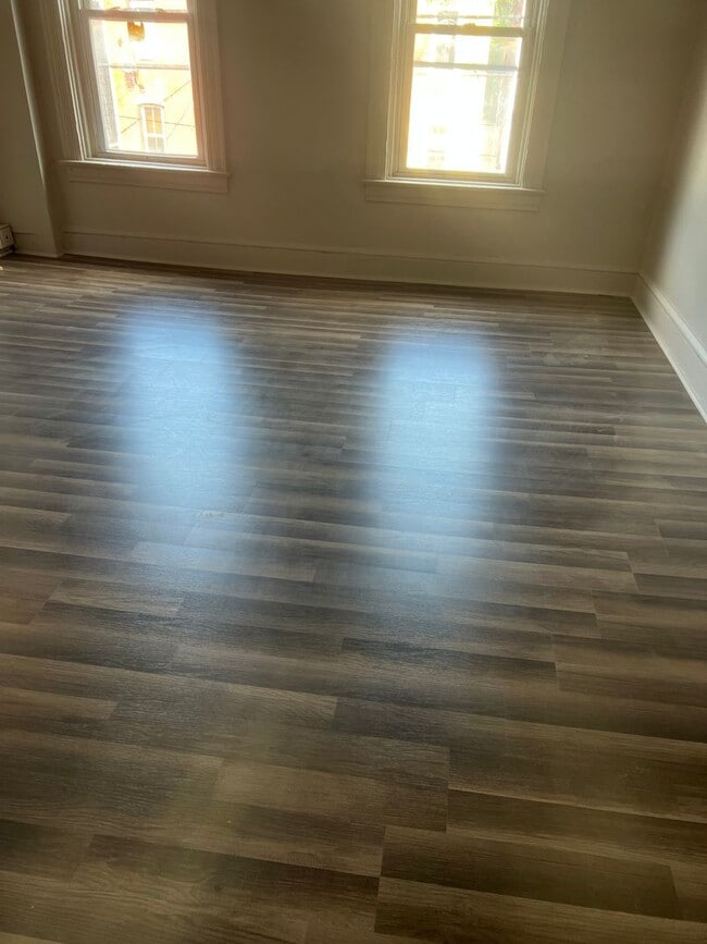 Building Photo - Large 4 bedroom 2 full bath House Lancaste...