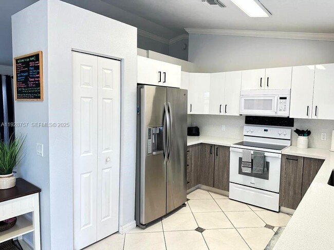 Building Photo - 720 2nd Pl SW