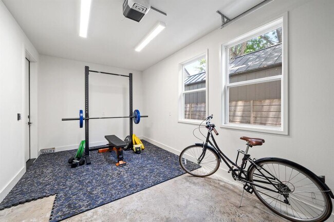 Building Photo - 2609 Willow St