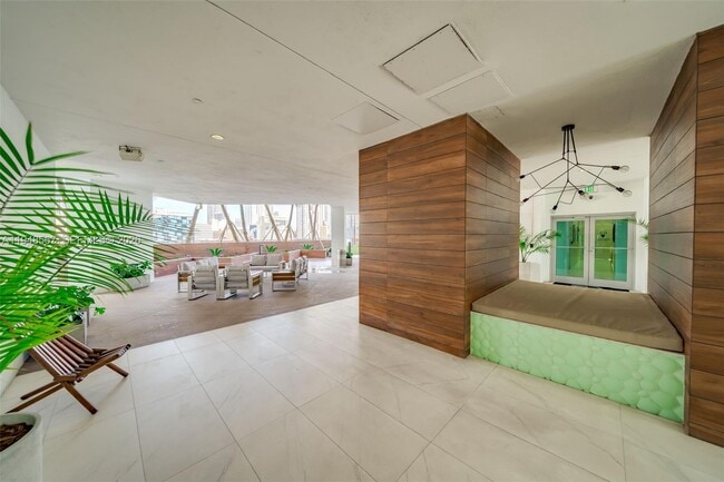 Building Photo - 350 S Miami Ave