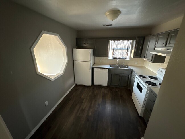 Building Photo - 1110 Farley Cir
