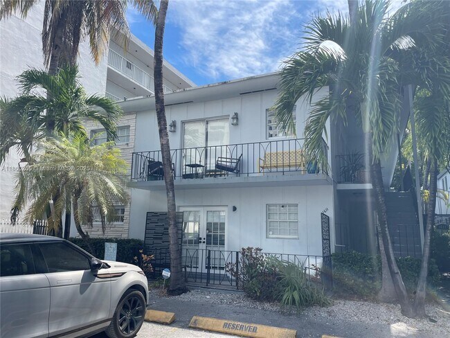 Primary Photo - 1611 West Ave