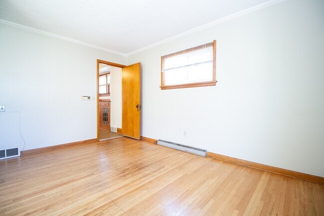 Building Photo - 4250 N Haven Ave