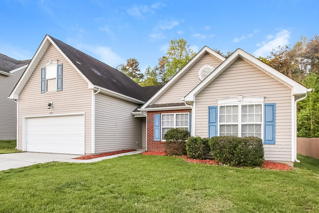Building Photo - 6825 Goldenwillow Dr