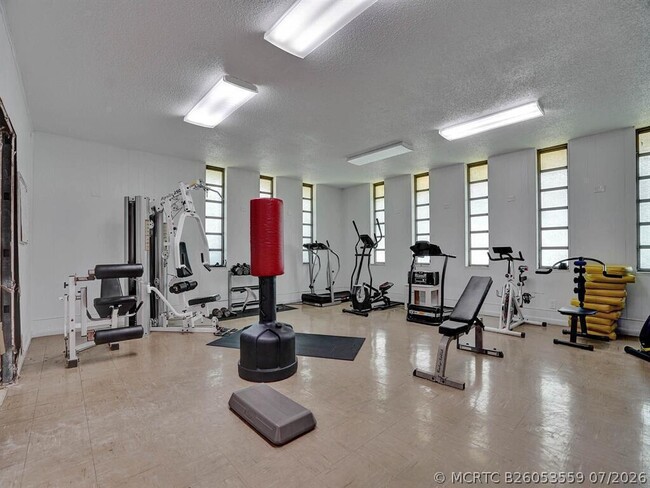 Building Photo - 5041 W Oakland Park Blvd