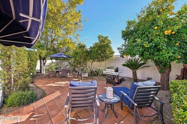 Building Photo - 8733 E Vía De Viva