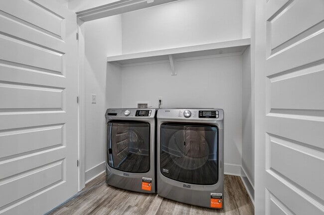 Building Photo - Modern Comfort in the Heart of Johns Island