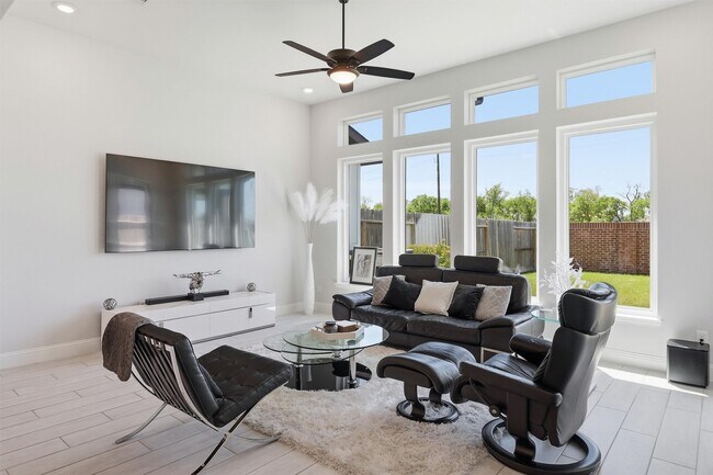 Building Photo - 10126 Water Harbor Dr