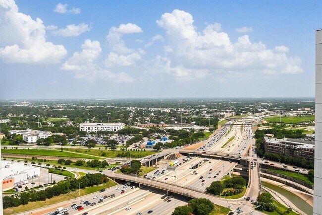 Building Photo - 5925 Almeda Rd