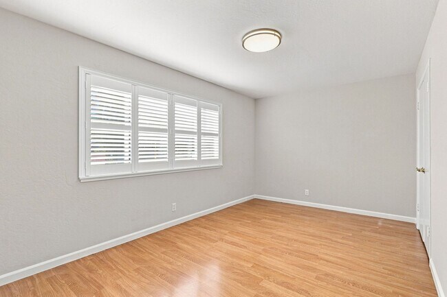 Building Photo - 14370 Oka Ln
