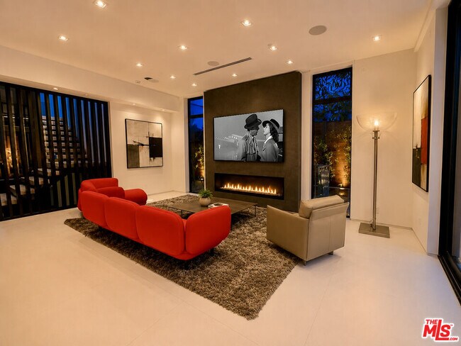 Building Photo - 8741 Dorrington Ave