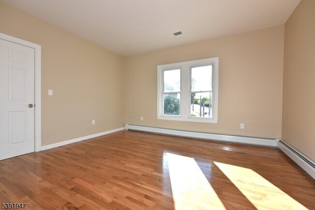 Building Photo - 454 Park Ave