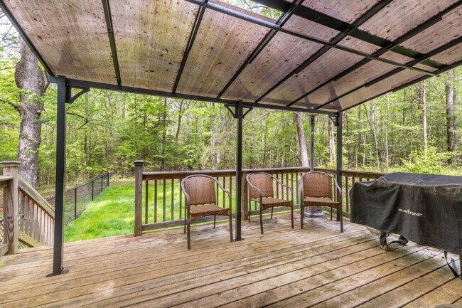 Building Photo - Private 3BR Retreat on 2 Wooded Acres in Clover with no HOA!!