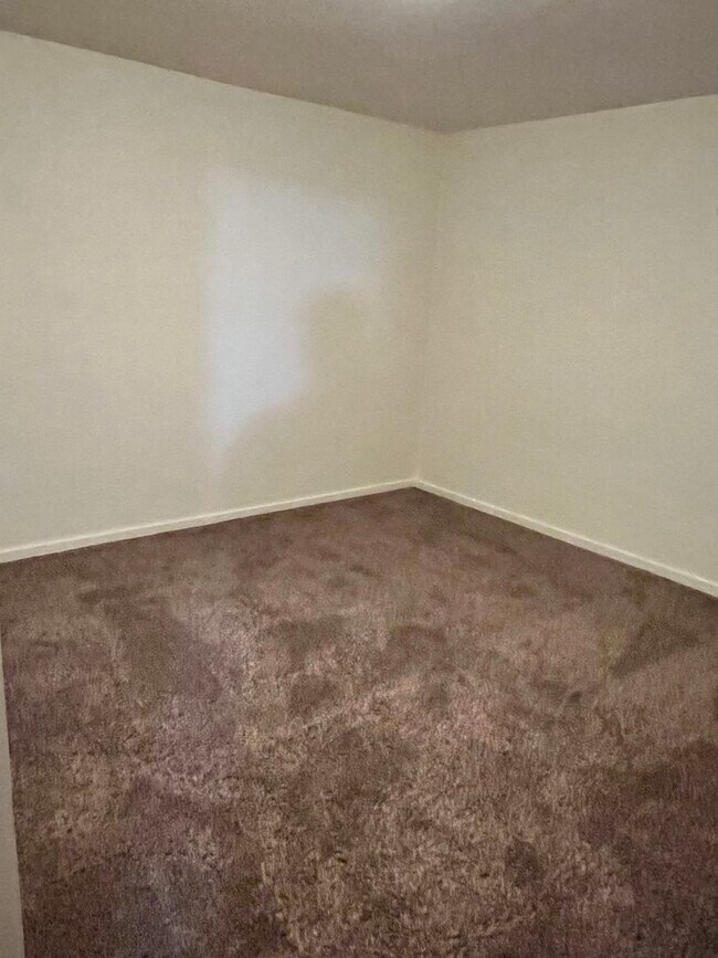 Building Photo - Government Way Triplex