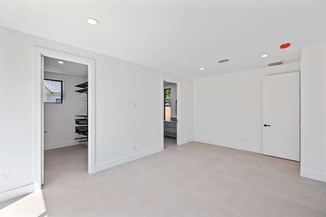 Building Photo - 10941 Bluebird Pl