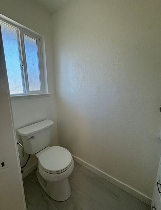 Building Photo - 455 Plum St