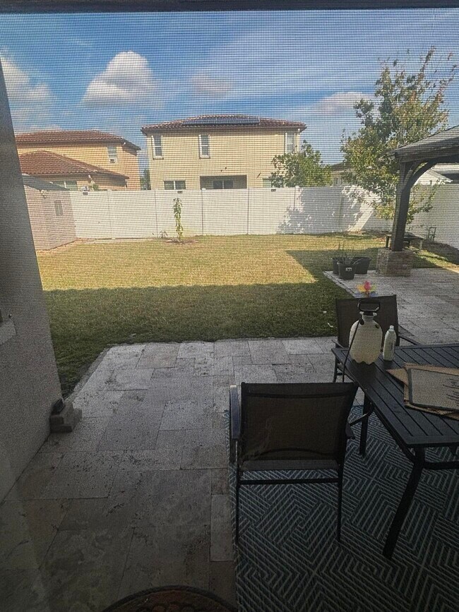 Building Photo - 8010 NW Greenbank Cir