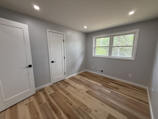 Building Photo - 123 Cattaragus Dr