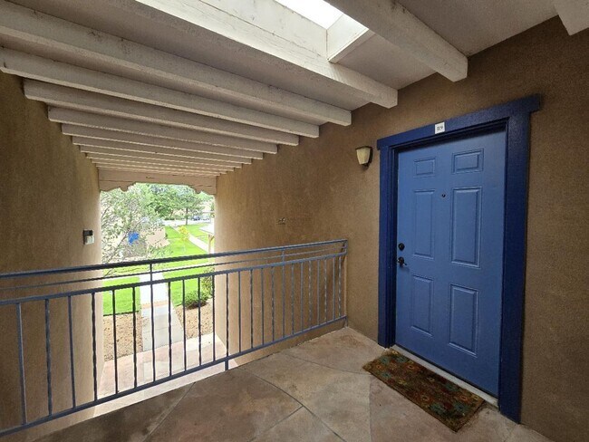 Building Photo - 601 W San Mateo Rd