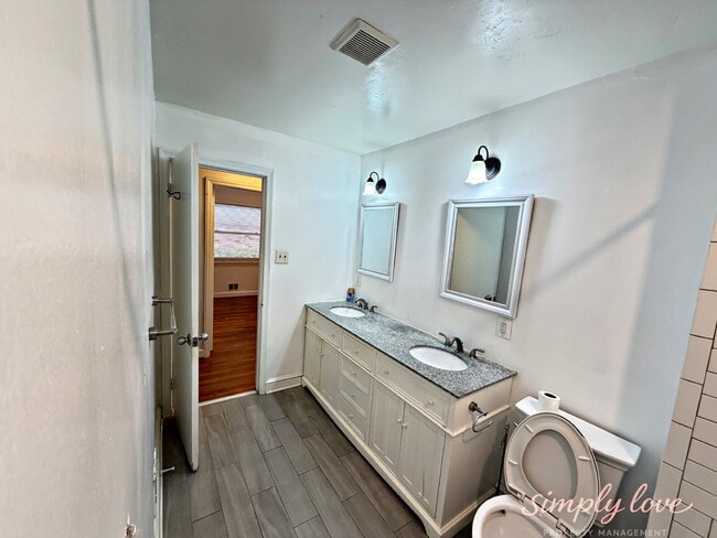 Building Photo - 4526 Albion Rd