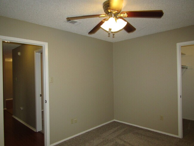 Building Photo - 7612 Islander Dr