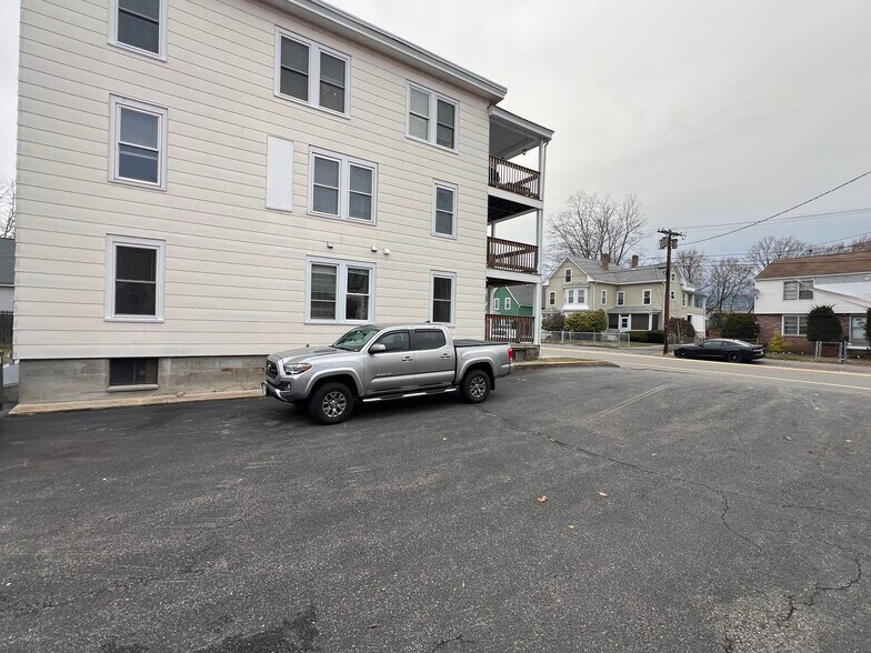 Building Photo - 45 Middle St