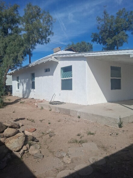 Building Photo - 1432 N 15th Ave