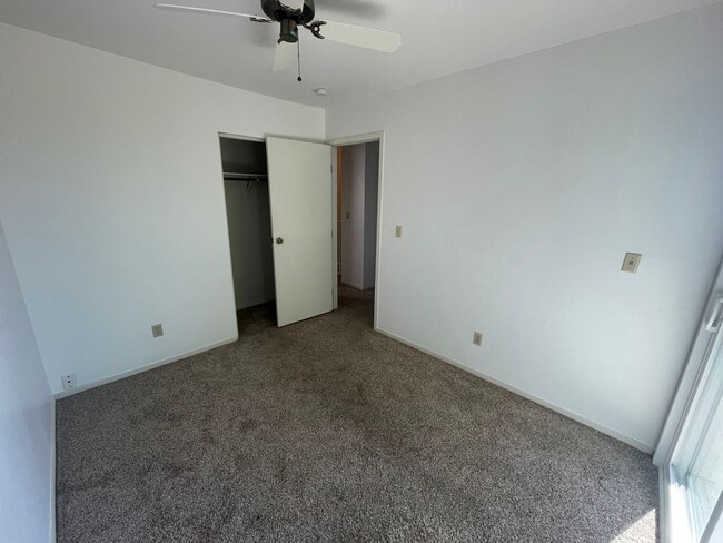 Building Photo - Cute 3 Bedroom Townhome close to UNR