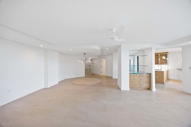 Building Photo - 6075 Pelican Bay Blvd