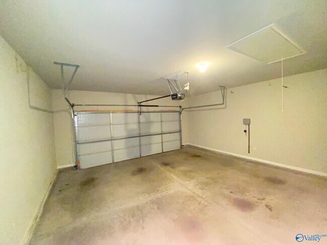 Building Photo - 609 Willow Crest Ln SW