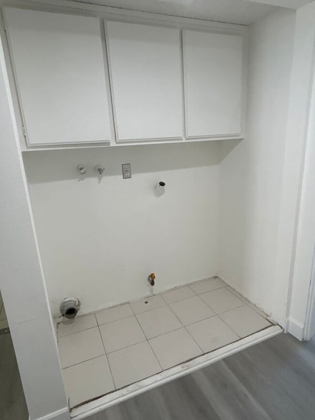 Building Photo - 3 Bedroom Condo for rent in the most desirable Alhambra Area Walking to Alhambra HS