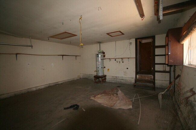 Building Photo - 917 Nana Ave