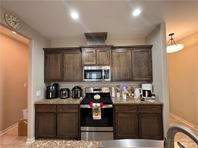 Building Photo - 23 N Soñador Dr