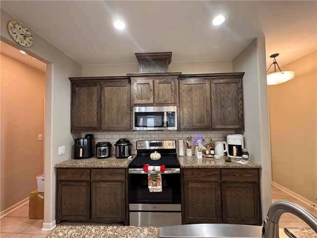 Building Photo - 28 N Soñador Dr