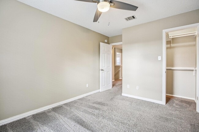 Building Photo - 1605 Lantern Light Dr