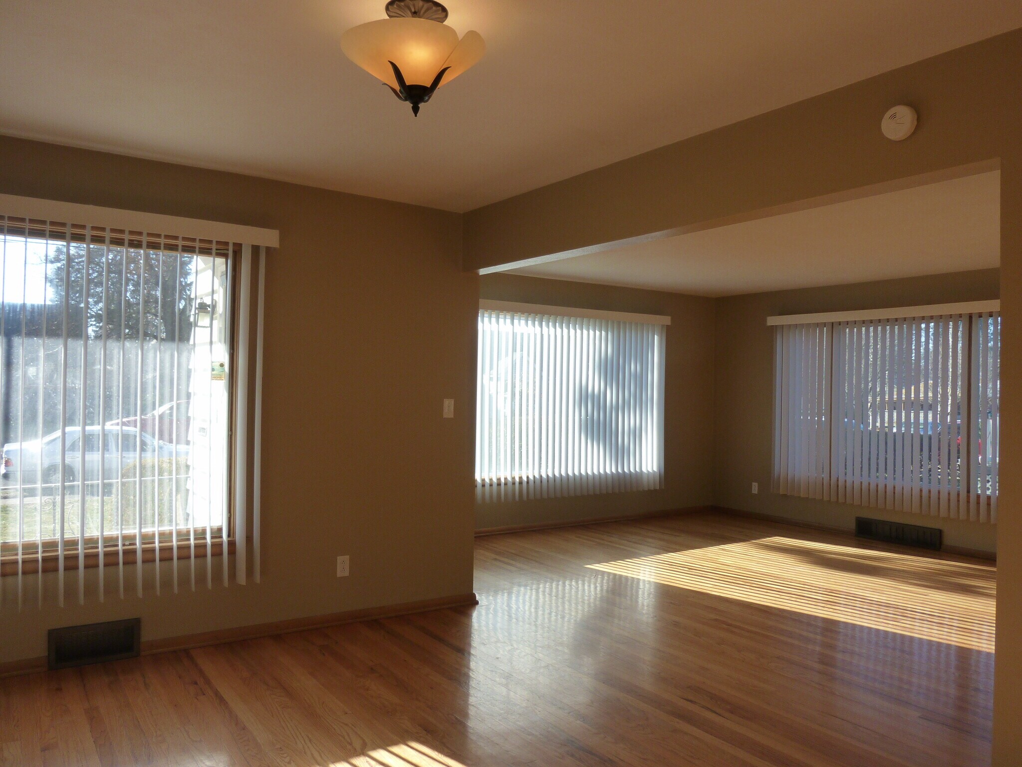 Building Photo - 719 E 35th Ave