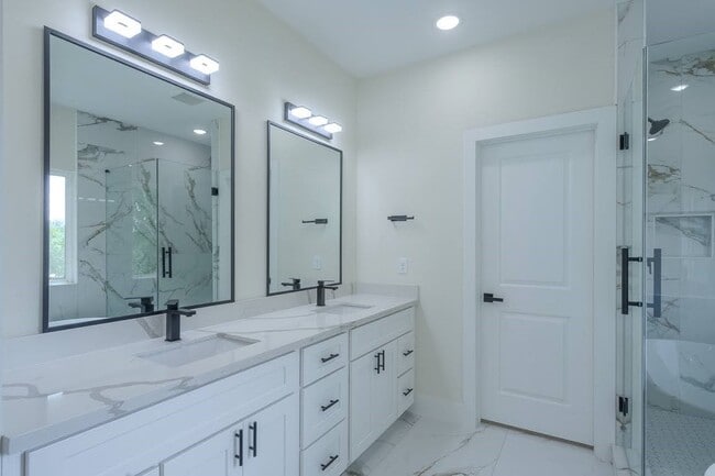 Building Photo - 7002 Sidney St