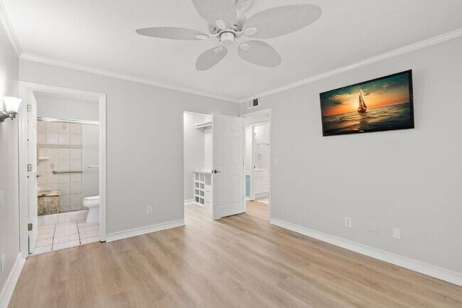 Building Photo - Apartment For Rent in Seminole WITH UPGRADES!