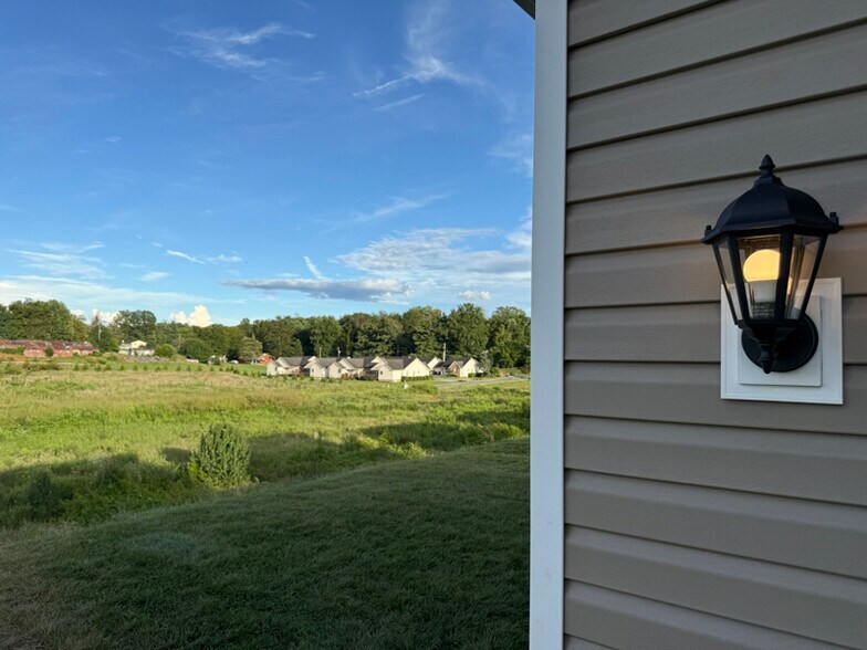 Building Photo - 180 Tanasqui Dr