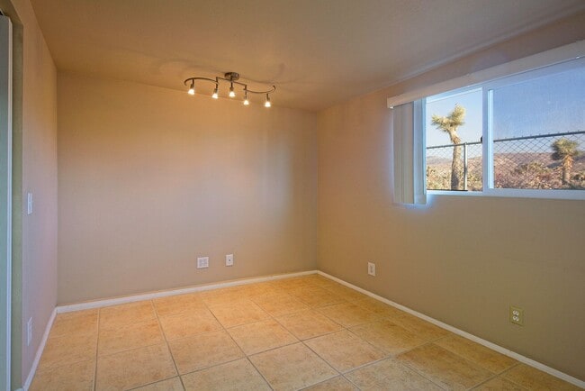 Building Photo - Clean and Airy Casita with Tons of Storage!
