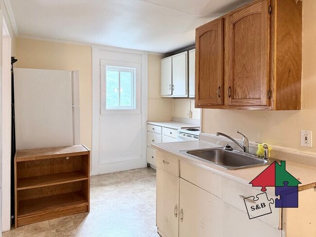Building Photo - Barre City 2 Bedroom - Heat Included!