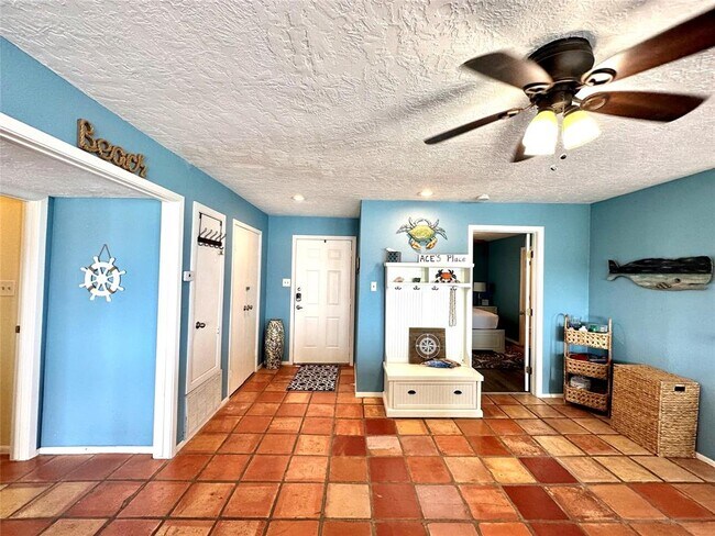 Building Photo - 500 Tiki Dr