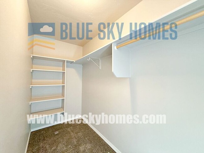 Building Photo - 2503 N Blue Blossom Way