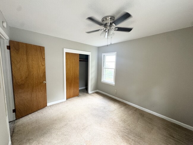 Building Photo - 221 Shirley Dr