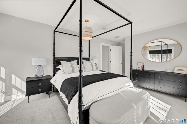 Building Photo - 5 Main Dr